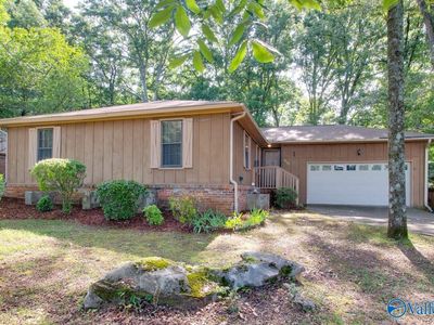 10107 Versailles Dr SE