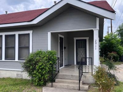 2907 N Elmendorf