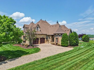 3320 High Pointe Way