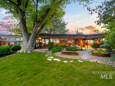 1513 N Claremont Dr