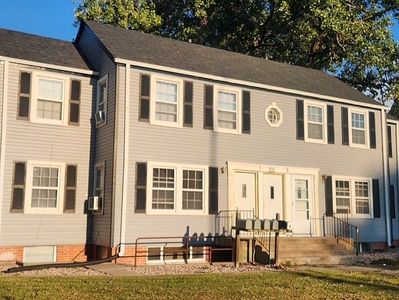 835 N Burlington Ave