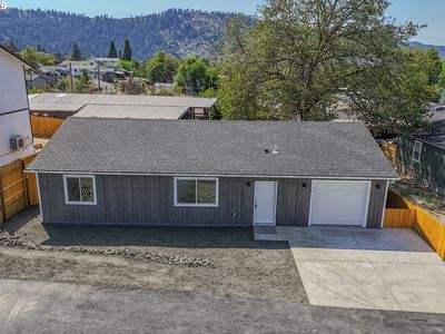 76 SE Darrell Ave