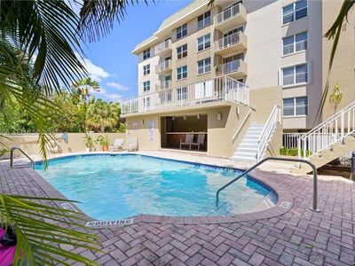1050 SE 15th St APT 202