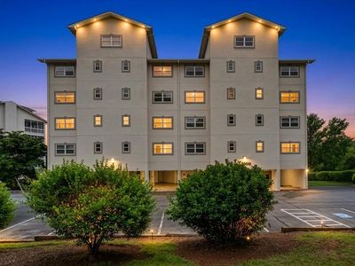 3221 Holland Ct