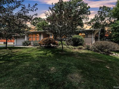 5728 Warbler Dr