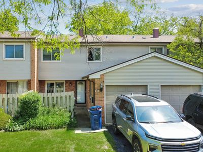 872 Greenbriar Ln