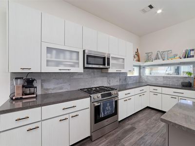 5515 Paraiso Pl