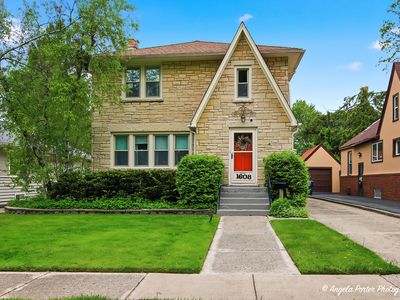 1608 Henry Pl