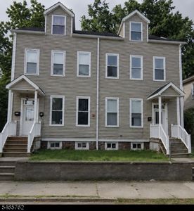58 12Th Ave #4