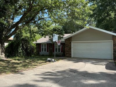 1014 W Woodland Drive