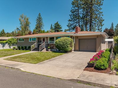3320 W Rosewood Ave
