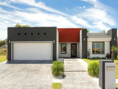 1316 E Balboa Ave