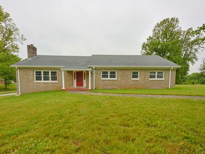 16 Manor Dr