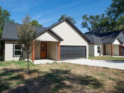 212 Holiday Dr