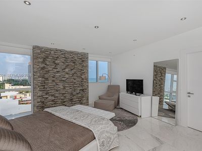 18201 Collins Ave APT 1101