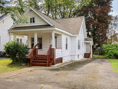 216 S Midler Ave