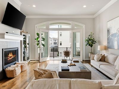 306 W Saulnier St