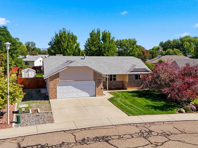 686 Pear Dr