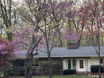 115 Howard Dr