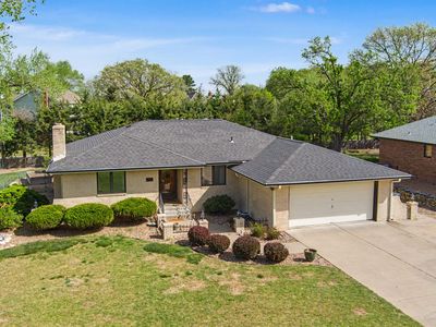 1735 Hillcrest Ln