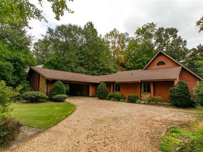 210 Walden Dr