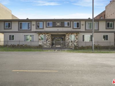 228 S Mariposa Ave