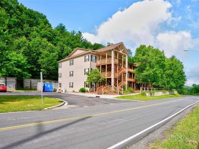 800 Meadowview Drive #10