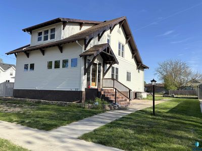 212 W 2nd Ave