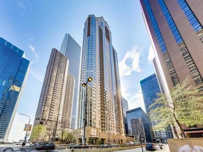 222 N Columbus Dr APT 3805