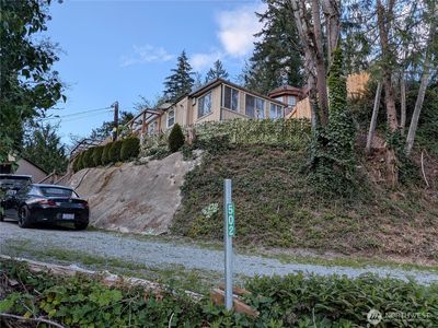 502 Lakeside Drive