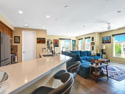 1402 Guzman Ln