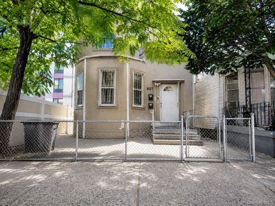 927 Summit Avenue