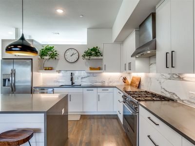 1901 N Carroll Ave #104