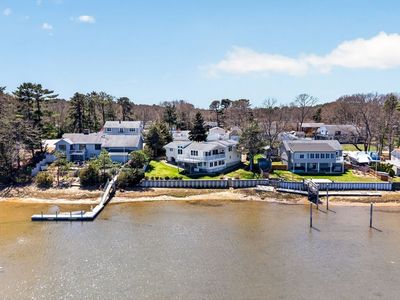 63 Edgewater Dr