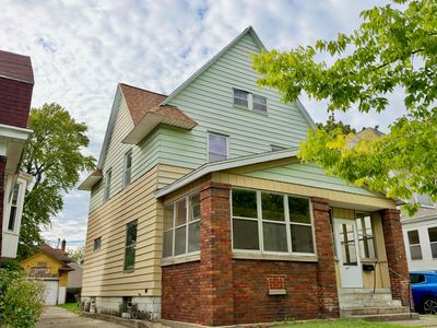 735 College Ave SE