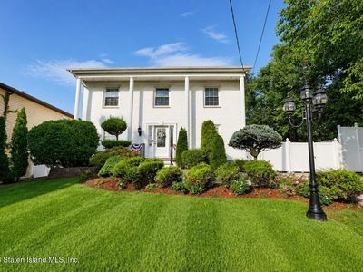 38 Weiner St