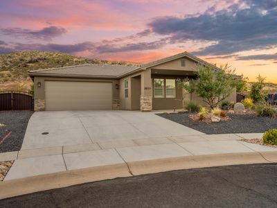 2035 W Weeping Rock