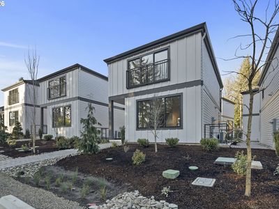 205 E Ave