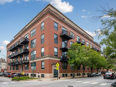 3500 S Sangamon St APT 208
