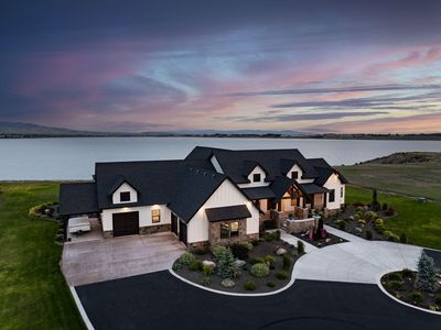 281 Lakeshore Dr