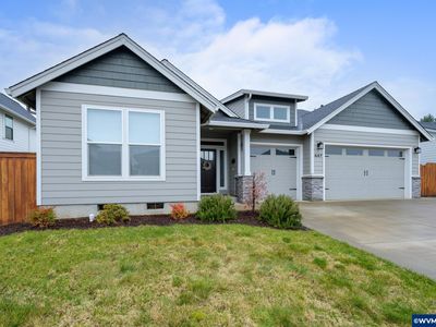 447 NW Crater Lake Dr