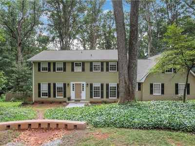 2225 Mountain Creek Dr