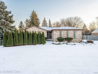194 E Long Lake Rd