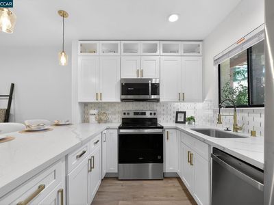 112 N Villa Way