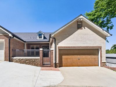 96 N Maple Ave