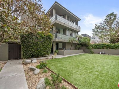 22 28th Ave