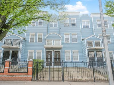 934 Jefferson Ave #1