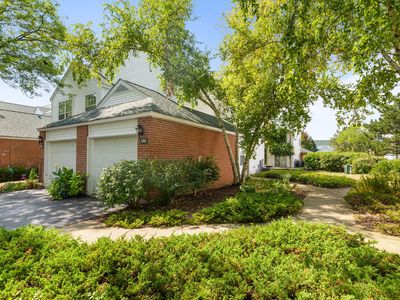 Property at 106 Woodbury Ln, Lake Bluff, IL