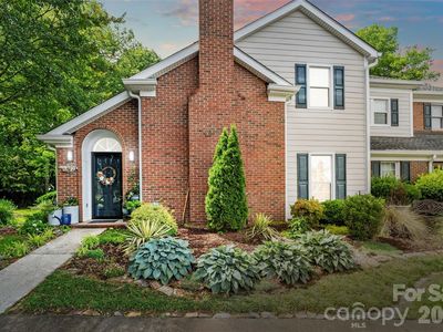 9486 Kings Falls Dr