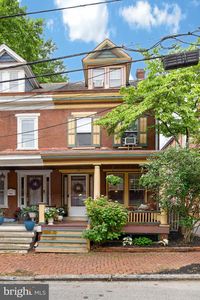 20 W Barnard St